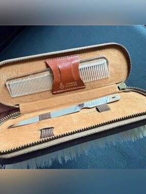 Grooming Brush and Kit Holder Zip Around Leather
